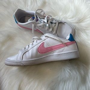 nike court shoes